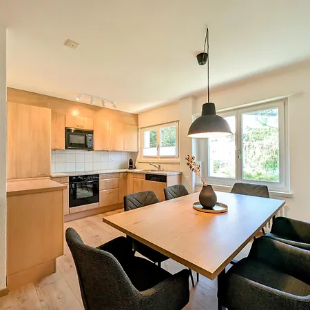 Sunny 3-bedroom With Balcony & Parking Davos