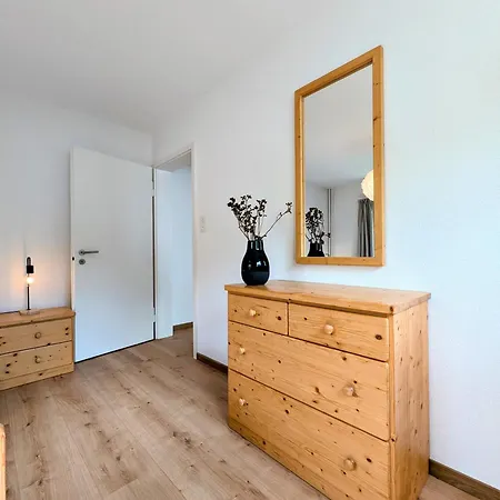 Sunny 3-bedroom With Balcony & Parking Apartment *