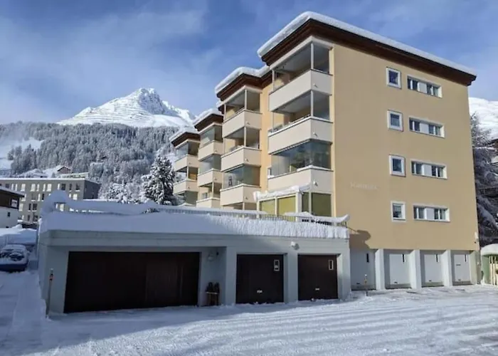 Sunny 3-bedroom With Balcony & Parking شقة *