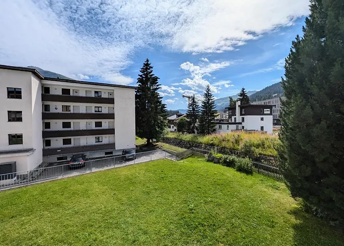 شقة Sunny 3-bedroom With Balcony & Parking