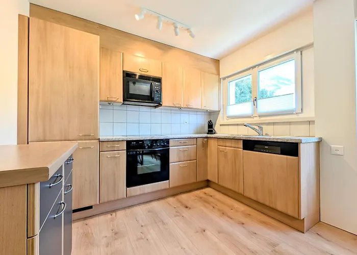 Sunny 3-bedroom With Balcony & Parking شقة دافوس