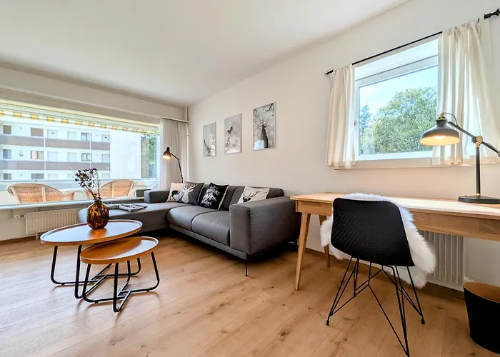 شقة Sunny 3-bedroom With Balcony & Parking