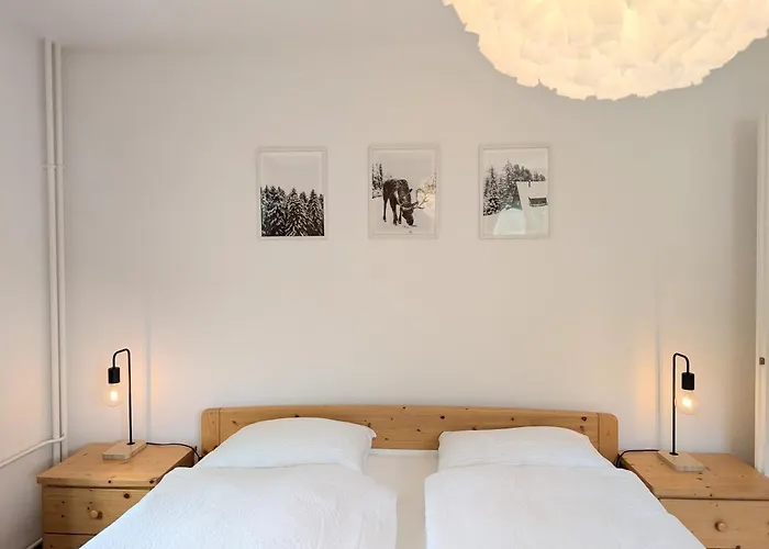 Sunny 3-bedroom With Balcony & Parking شقة *