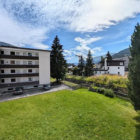 Lejlighed Sunny 3-bedroom With Balcony & Parking