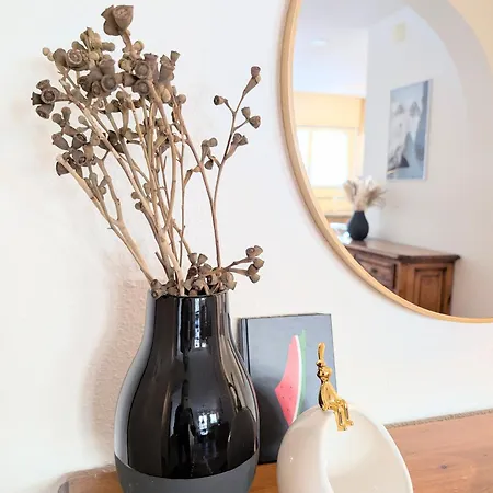 Sunny 3-bedroom With Balcony & Parking Lejlighed Davos