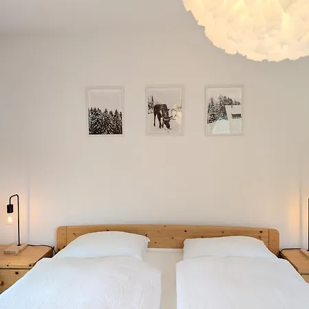 Sunny 3-bedroom With Balcony & Parking Apartment *